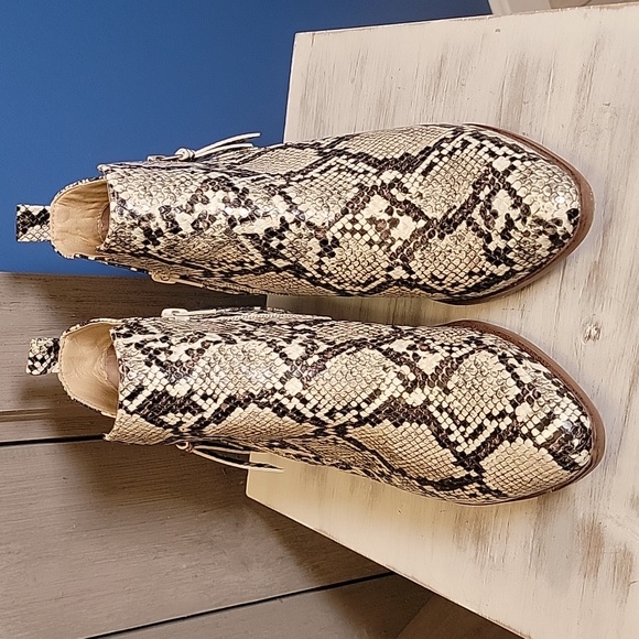 Snakeskin Print Ankle Booties MIA Embossed Size 8.5 - Picture 3 of 12